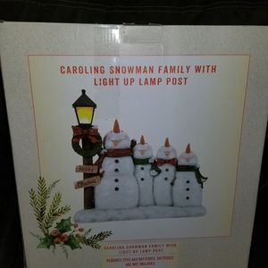 Singing snowmen lights up